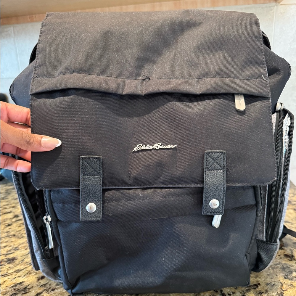 LIKE NEW EDDIE BAUER CASCADE BAG